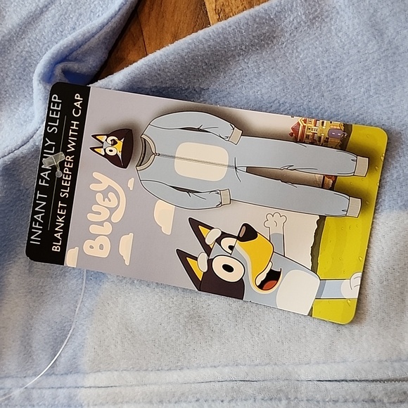 Bluey Blanket Sleeper with Cap, footless pajamas, size 18 months - Picture 14 of 16